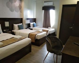 Whitewoods Convention & Leisure Hotel - Silang - Bedroom
