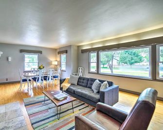 Cozy Abode about 3 Mi to Indiana Dunes Natl Park - Chesterton