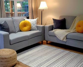 New cabin on private road, 1/2 mile to Seawall Beach and 3 miles to town center. - Southwest Harbor - Living room