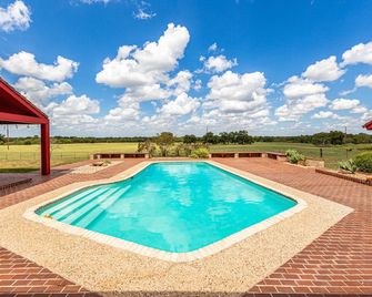 Stunning 400 Acre Ranch Close To Austin And Cota - Cedar Creek - Piscina