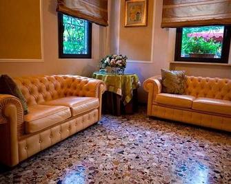 Castello - Modena - Living room