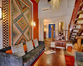 Victoria Falls Safari Lodge - Victoria Falls - Olohuone