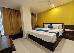 Aura Hotel - Powai - Bedroom