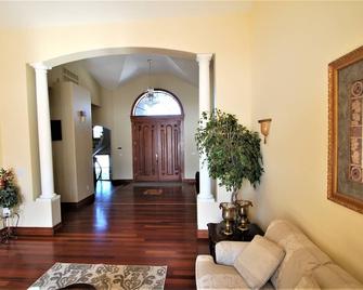 Large Estate Close To Everything. - Greenwood Village