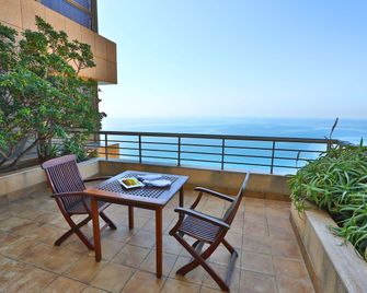 Ramada Plaza Beirut-Raouche - ביירות - מרפסת