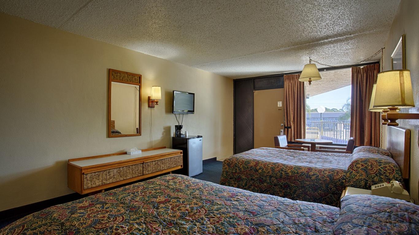 Tarpon Shores Inn