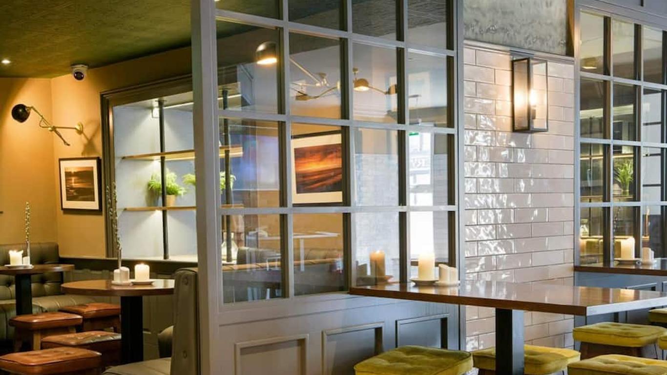 لاهينتش كوست هوتل آند سويتس