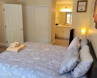 Bright and Cheery Cottage waiting for you! - San Jose - Bedroom