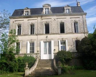 Château Fontclaire - Pons - Edificio