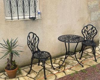 Villa Les Mimosas - 3 chambres d'hôtes - Plassac - Patio