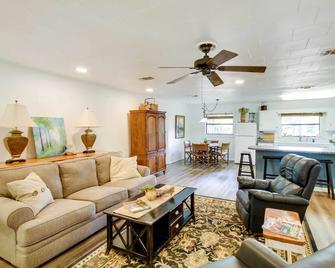 Mississippi Vacation Rental with River Frontage - McComb - Living room