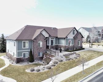 Temple Views - South Jordan - Building