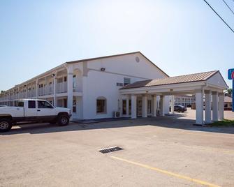 Motel 6 Bryan - Tx - University Area - Bryan - Building