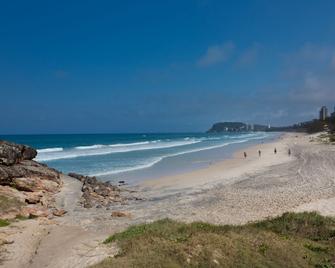 Burleigh Point Holiday Apartments - Miami - Strand