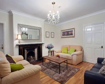 Easington House - Banbury - Living room