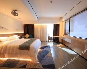 Alarun Hotel (Zhanjiang Shimao Mansion) - Zhanjiang - Bedroom