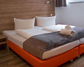 Orange Hotel und Apartments - Neu Ulm - Bedroom