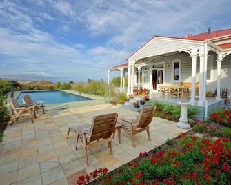 Cape South Estate - idyllic character property in rural setting close to beaches - Havelock North - Pool