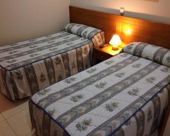 Hostal Aeropuerto - Madrid - Bedroom