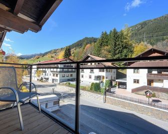 Boutique Hotel Edelweiss - Adults Only - Sankt Anton am Arlberg - Balkong