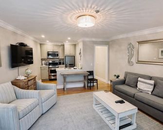 Ocean Dunes Direct Oceanfront Condo. Recently Renovated. Year-Round Heated Pool! - Hilton Head Island - Living room