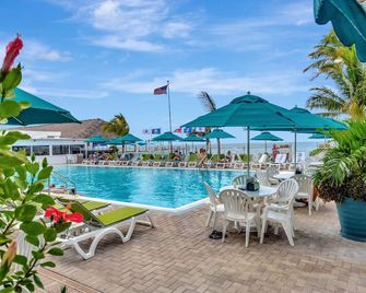 Sunny Waterfront Key Colony 3br 3ba Villa W Dock - Key Colony Beach - Pool