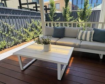 Family Friendly North Perth Stay | Parkside Views | Walk to Cafes - North Perth - Balcón