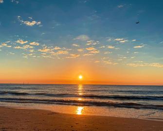 Glenelg Beach Front 2 Bedroom Unit - Glenelg North - Beach