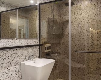 Busan Lounge 26 Hotel - Busan - Bathroom