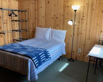 Hilltop Lodge - Park Falls - Bedroom