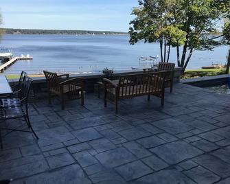 Modern lakefront 5 bedroom, 4.5 bath home with dock, plunge pool - Whitehall - Patio