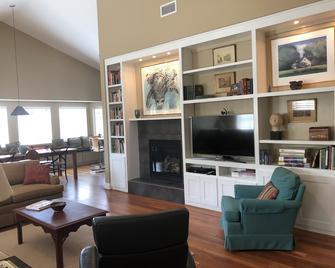 The perfect Blowing Rock location - Blowing Rock - Living room