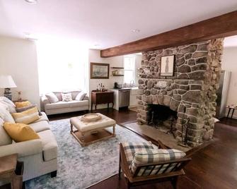 Fernwood Cottage A Poconos Retreat - Skytop - Sala de estar