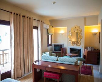 Maritsas Hotel & Suites - Portaria - Вітальня