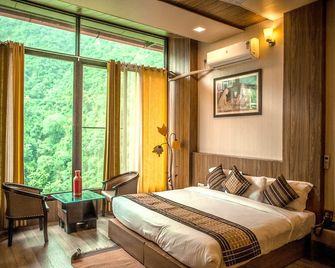 Haut Monde Hill Stream Resort and Spa - Dhanaulti - Habitación