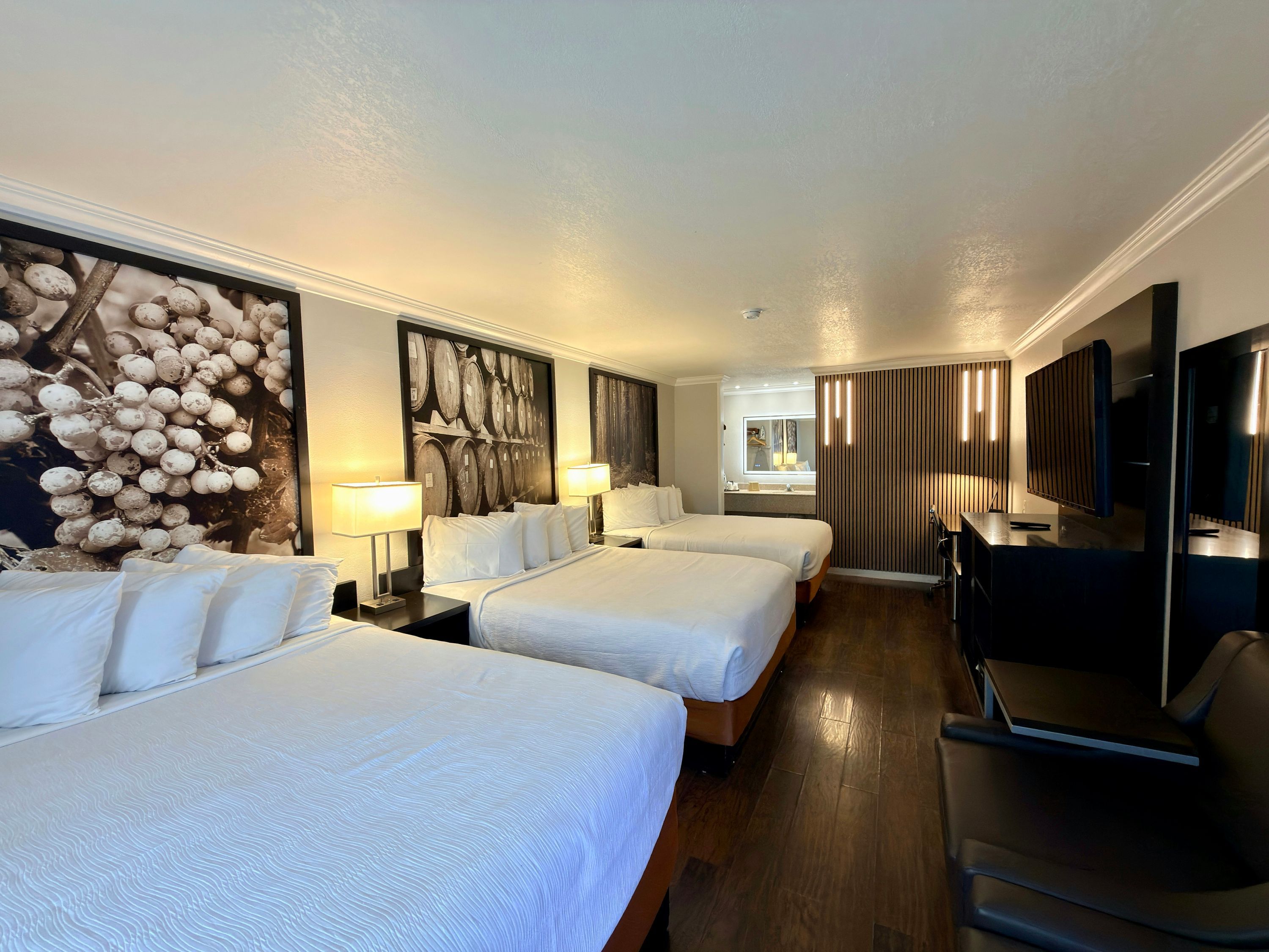 The Orchard Hotel Ukiah Wine Country Free Breakfast, Pool, & Hot Tub - Ukiah - Bedroom