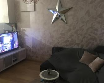 Small house with garden - Laval - Sala de estar