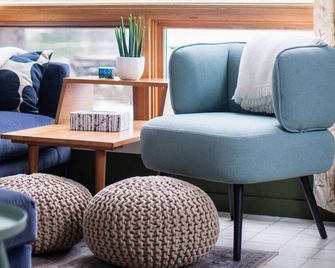 Bowerbird Beach Camp Cabin #4 - Sioux Narrows - Living room