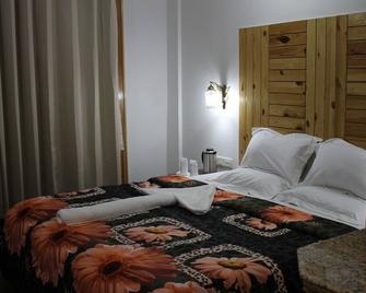 Hotel Grand Habib - Srinagar - Bedroom