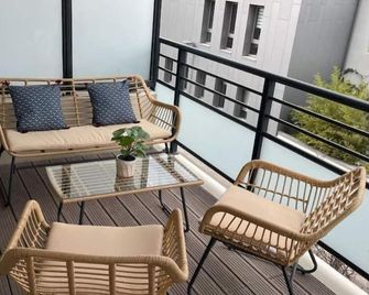Prado Plage David - Stade Velodrome - Parc Chanot - Luxury Apartment by The Sea - Enjoy Premium Comfort With Access to International Tv Channels from All Over The World - Marseille - Balcon
