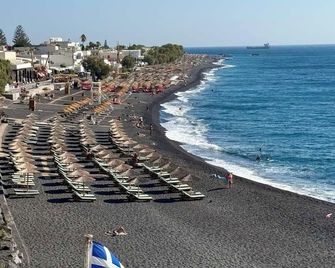 Zacharakis Studios - Kamari - Beach