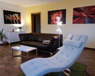 KARINO helles Apartment über den Havel-Gärten auf der Dominsel - Brandenburg an der Havel - Wohnzimmer