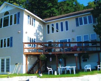 Beautiful Waterfront Home with stuning views Across from Roger's Rock - Ticonderoga - Gebäude