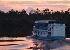 Houseboat Kelotok Orangutan River Safari - Pangkalanbuun - Edificio