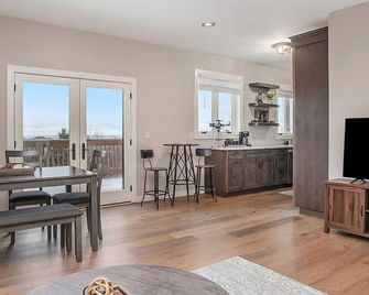 Classy Cabin | Beaches | Grand Mere | Wineries - Stevensville - Comedor
