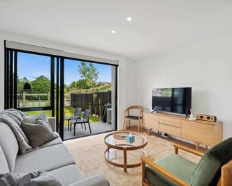 Ruru Retreat - Wanaka - Salon