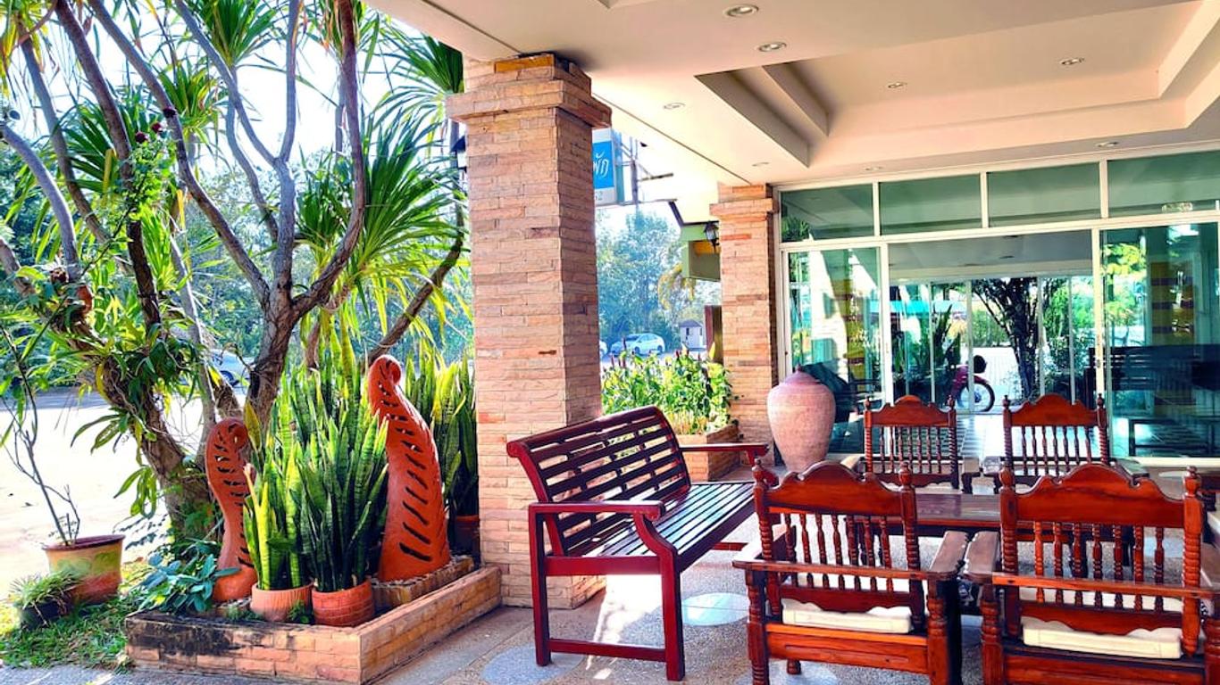 Thong Paeka Hotel
