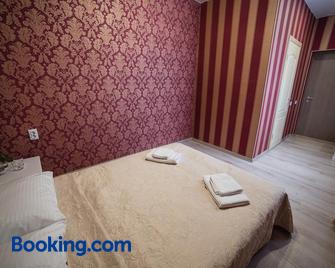 Sergeev Hotel And Hostel - Nikolaev - Bedroom