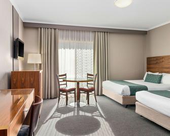 Quality Hotel Dickson - Canberra - Bedroom