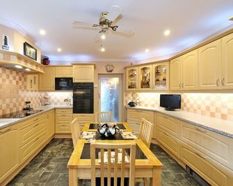 The Jays Guest House - Aberdeen - Kitchen